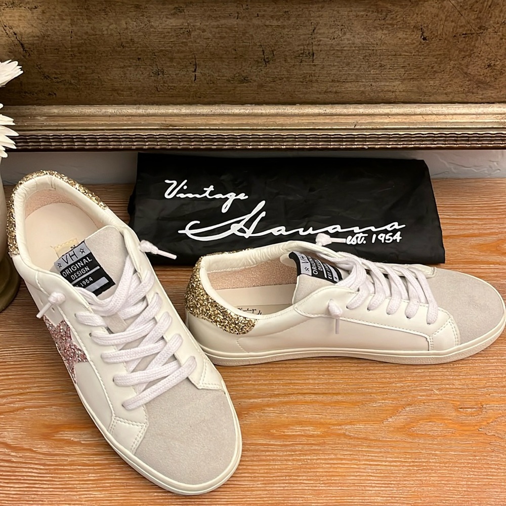 VINTAGE HAVANA Summer Glitter Star Sneaker - size 10